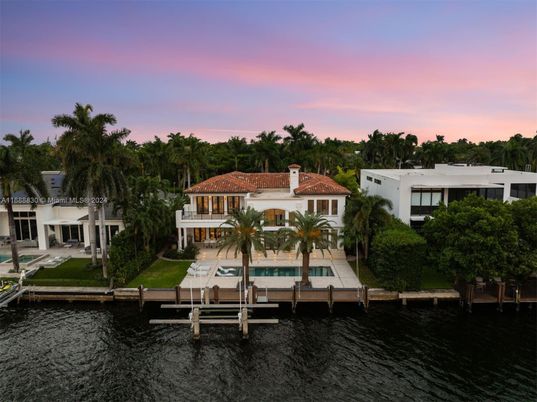 Exterior, Lake