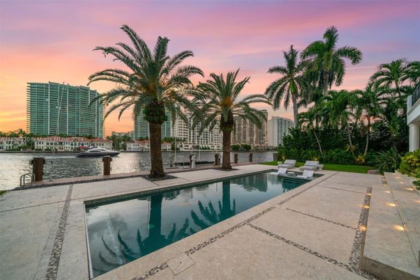 Exterior, Lake, Pool