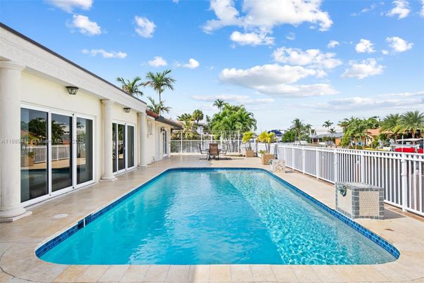 Exterior, Pool