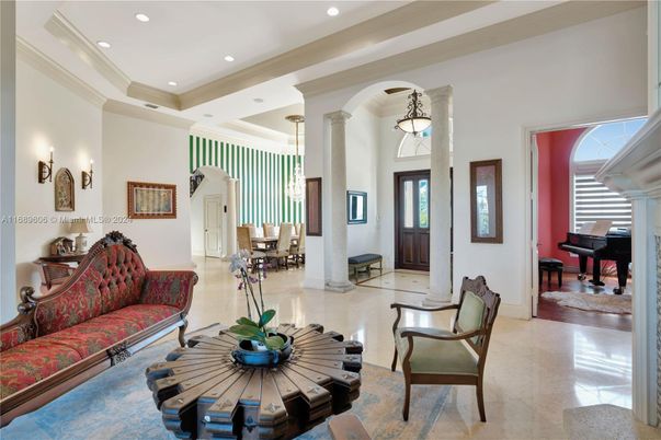Dining room, Interior, Living room, Pendant Lights, Piano, Recessed Lighting