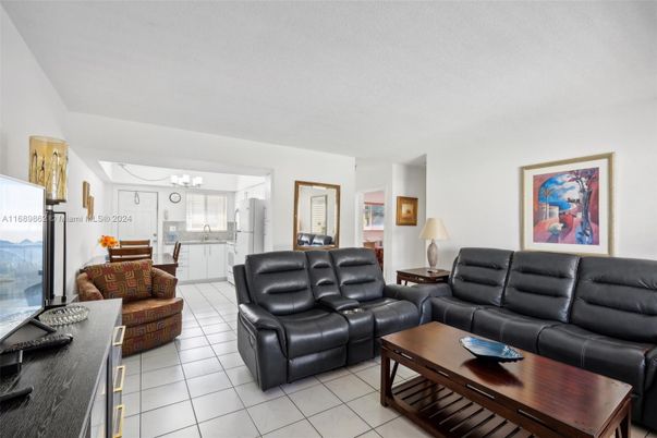 Chandelier, Interior, Living room