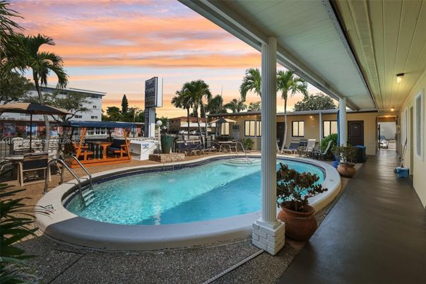 Exterior, Pool