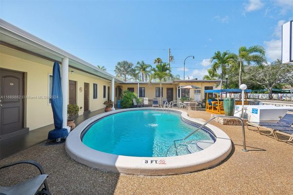 Exterior, Pool