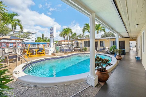 Exterior, Pool