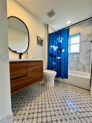 Bathroom, Interior, Marble Walls, Recessed Lighting