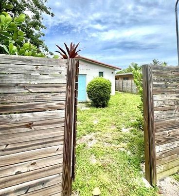 Backyard, Exterior