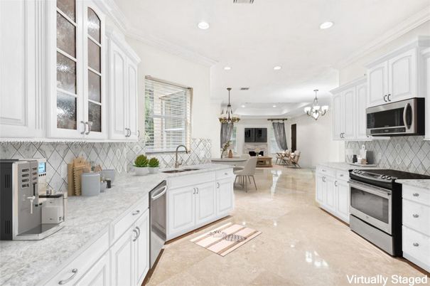 Chandelier, Dining room, Interior, Kitchen, Pendant Lights, Recessed Lighting, Stainless Steel Appliances