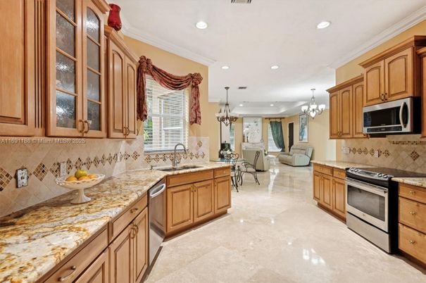 Chandelier, Dining room, Interior, Kitchen, Recessed Lighting, Stainless Steel Appliances