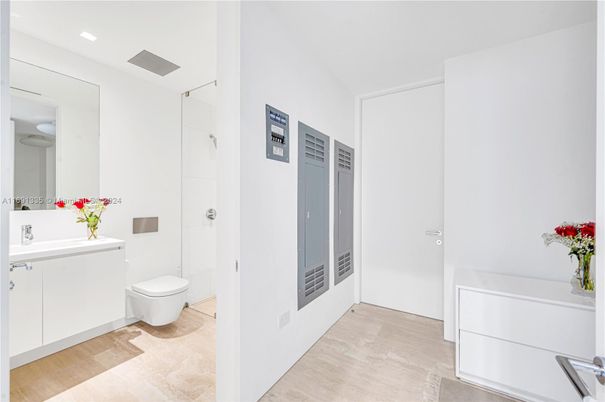 Bathroom, Interior, Recessed Lighting, Wood Texture Flooring