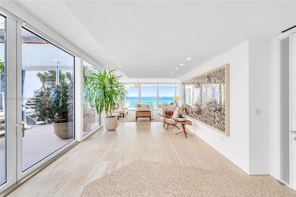 Interior, Living room, Recessed Lighting, Water, Wood Texture Flooring