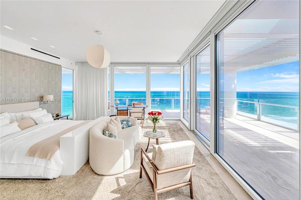 Bedroom, Interior, Living room, Pendant Lights, Recessed Lighting, Water