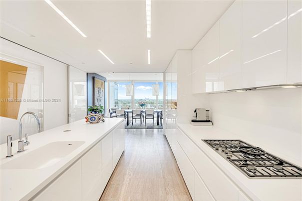 Dining room, Interior, Kitchen, Recessed Lighting, Wood Texture Flooring