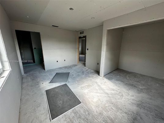 Empty room, Interior, Recessed Lighting
