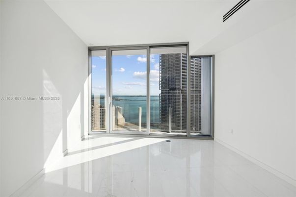 Empty room, Interior, Water