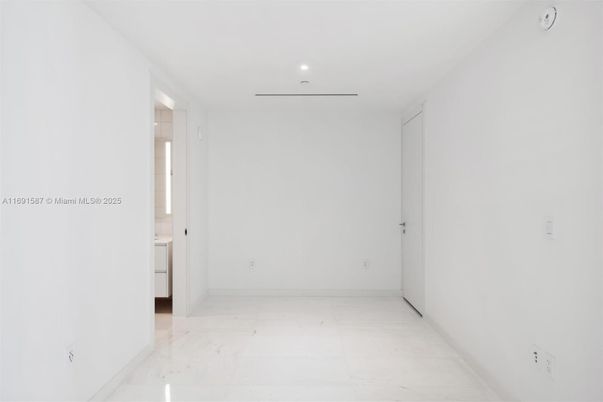 Empty room, Interior, Marble, Recessed Lighting