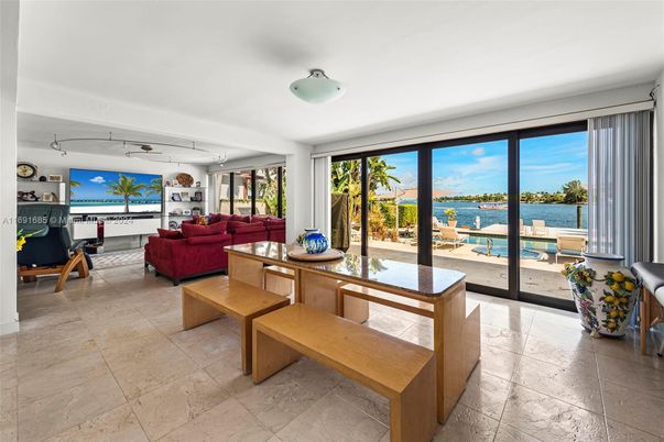 Interior, Living room, Water