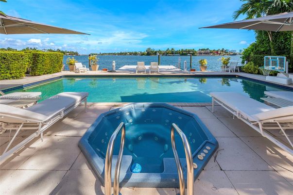Exterior, Hot Tub, Pool, Water