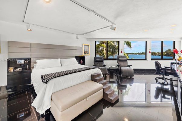 Bedroom, Interior, Recessed Lighting, Water
