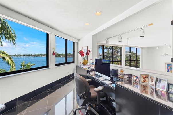 Home Office, Interior, Recessed Lighting, Water