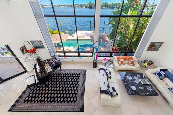 Interior, Living room, Water
