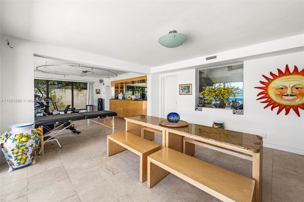Game Room, Interior