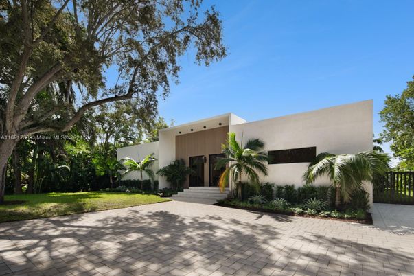 Backyard, Exterior, Facade, Modern