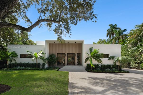 Backyard, Exterior, Facade, Modern