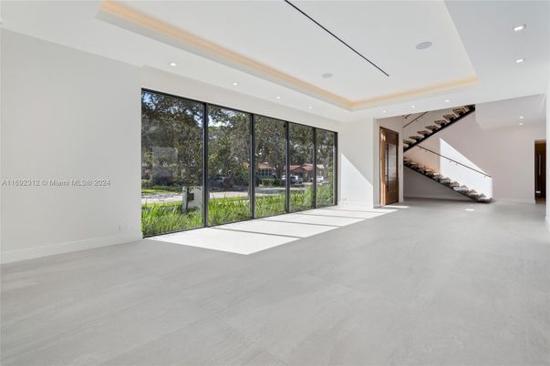 Empty room, Interior, Recessed Lighting