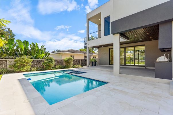 Exterior, Pool