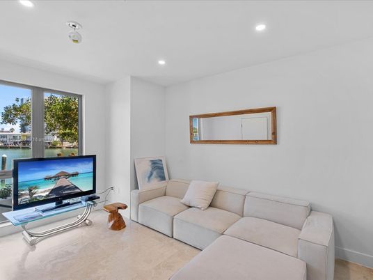 Interior, Living room, Recessed Lighting, Water