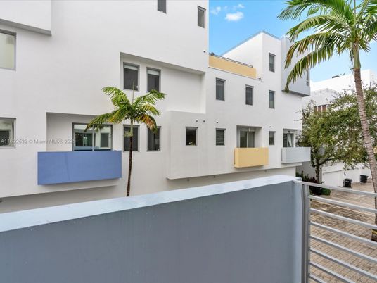 Exterior, Facade, Modern