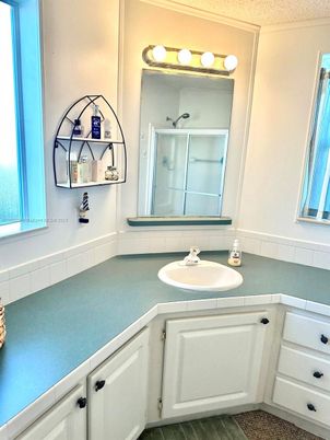 Bathroom, Interior, Tile Countertops