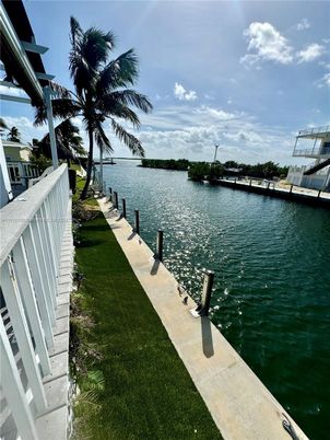Exterior, Lake