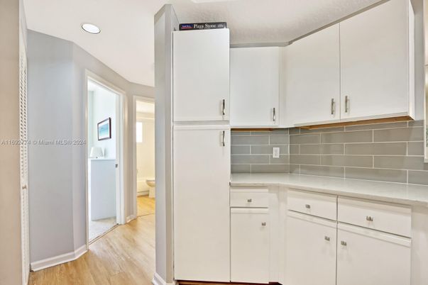 Bathroom, Interior, Recessed Lighting, Wood Texture Flooring