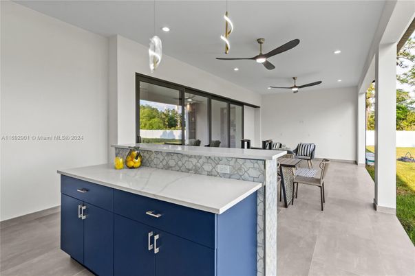 Dining room, Interior, Pendant Lights, Recessed Lighting