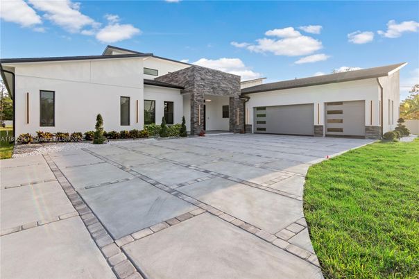 Attached, Backyard, Exterior, Facade, Modern