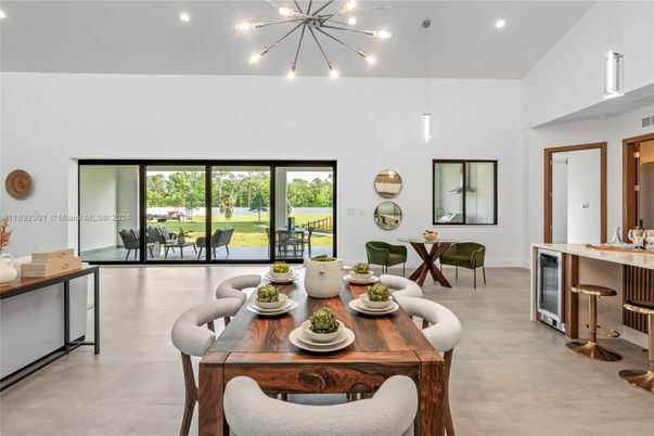 Dining room, Interior, Pendant Lights, Recessed Lighting