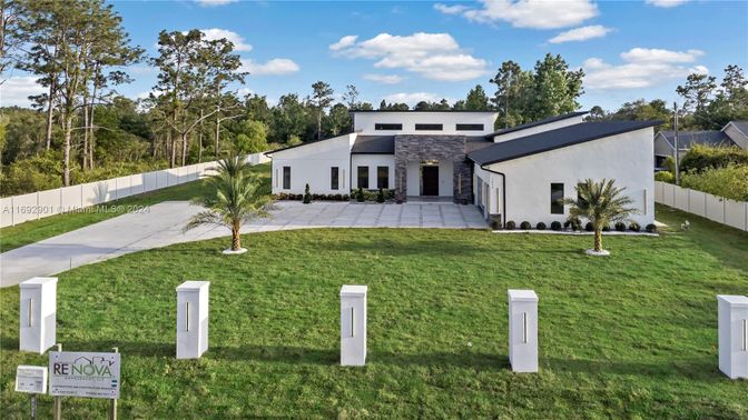 Backyard, Exterior, Facade, Modern