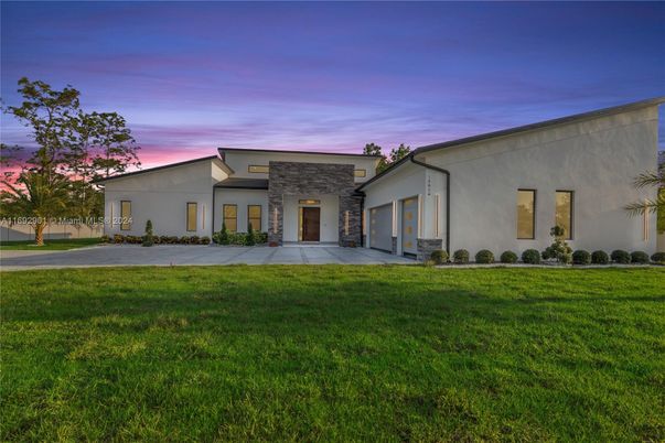 Attached, Backyard, Exterior, Facade, Modern