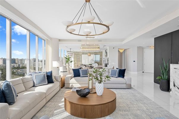 Chandelier, Dining room, Interior, Living room, Pendant Lights