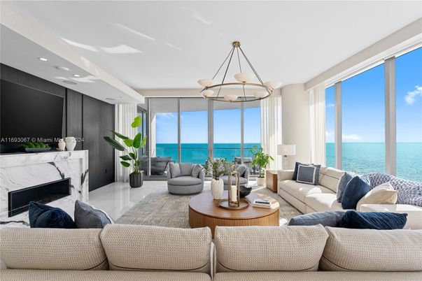 Fireplace, Interior, Living room, Pendant Lights, Recessed Lighting, Water