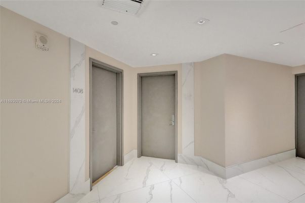 Empty room, Interior, Marble, Recessed Lighting