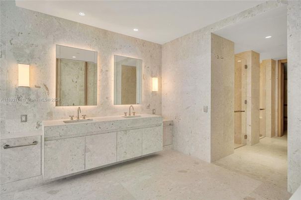 Bathroom, Dual Sink Vanities, Interior, Recessed Lighting