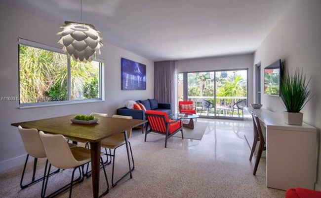 Dining room, Interior, Living room, Pendant Lights