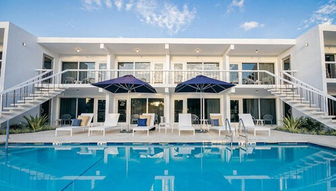 Exterior, Pool