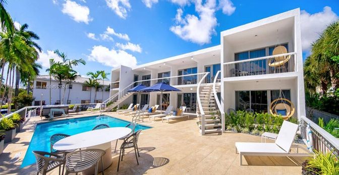 Exterior, Pool