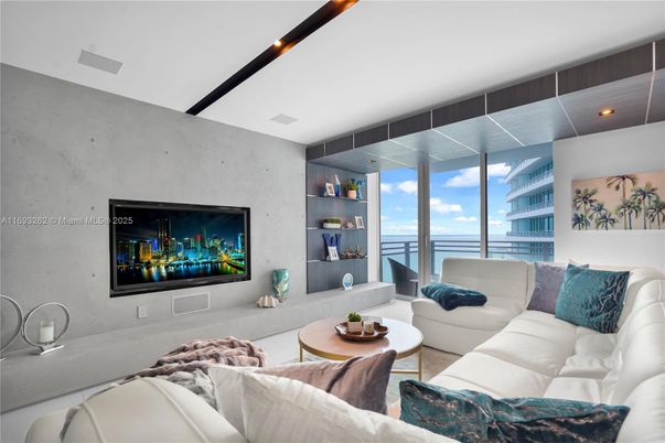 Interior, Living room, Recessed Lighting, Water