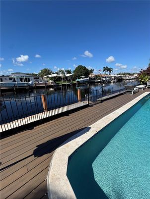 Exterior, Lake