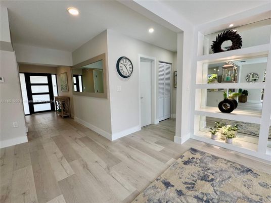 Interior, Recessed Lighting, Wood Texture Flooring