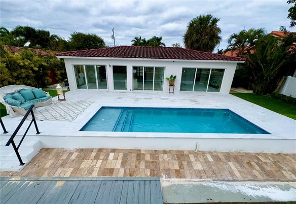 Exterior, Pool